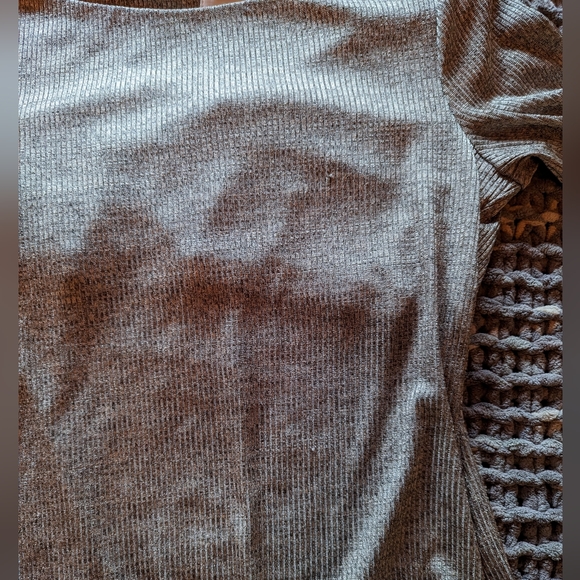 Long sleeve silver top, size XS - 3 for 20 $ - Picture 3 of 6